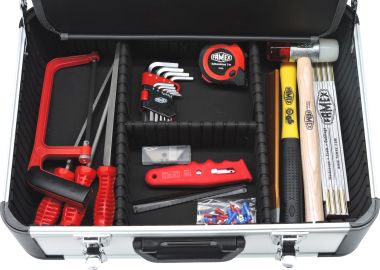 Kofferboden gefüllt mit Werkzeug